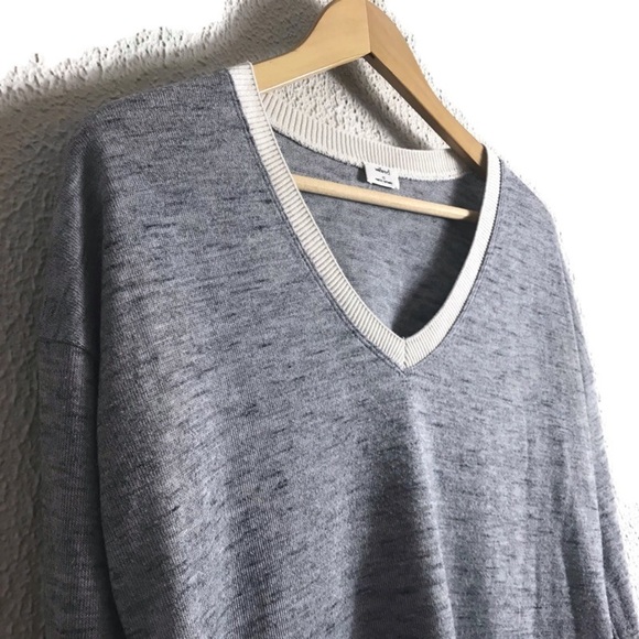 Aritzia Wilfred Sherbrooke Split Sides Gray V-Neck Sweater XS Cozy Minimalist - Picture 3 of 6